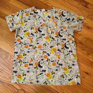 Cassandra O Womens Halloween Print Scrub Top in medium